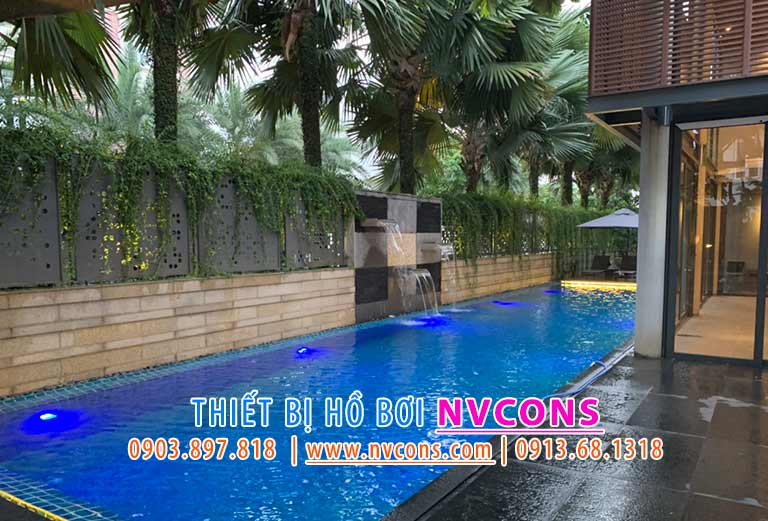 Đèn led bể bơi 35W màu xanh biệt thự TPHCM nổi bật cùng thác nước nghệ thuật