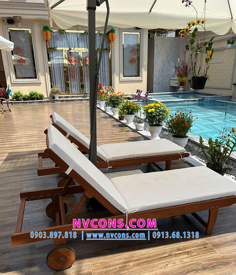 Ghế gỗ nằm nghỉ bể bơi gia đình có nệm đẹp