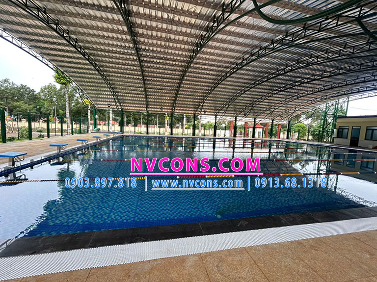 Hệ thống lọc thi đấu hoàn thiện có mái che bể bơi
